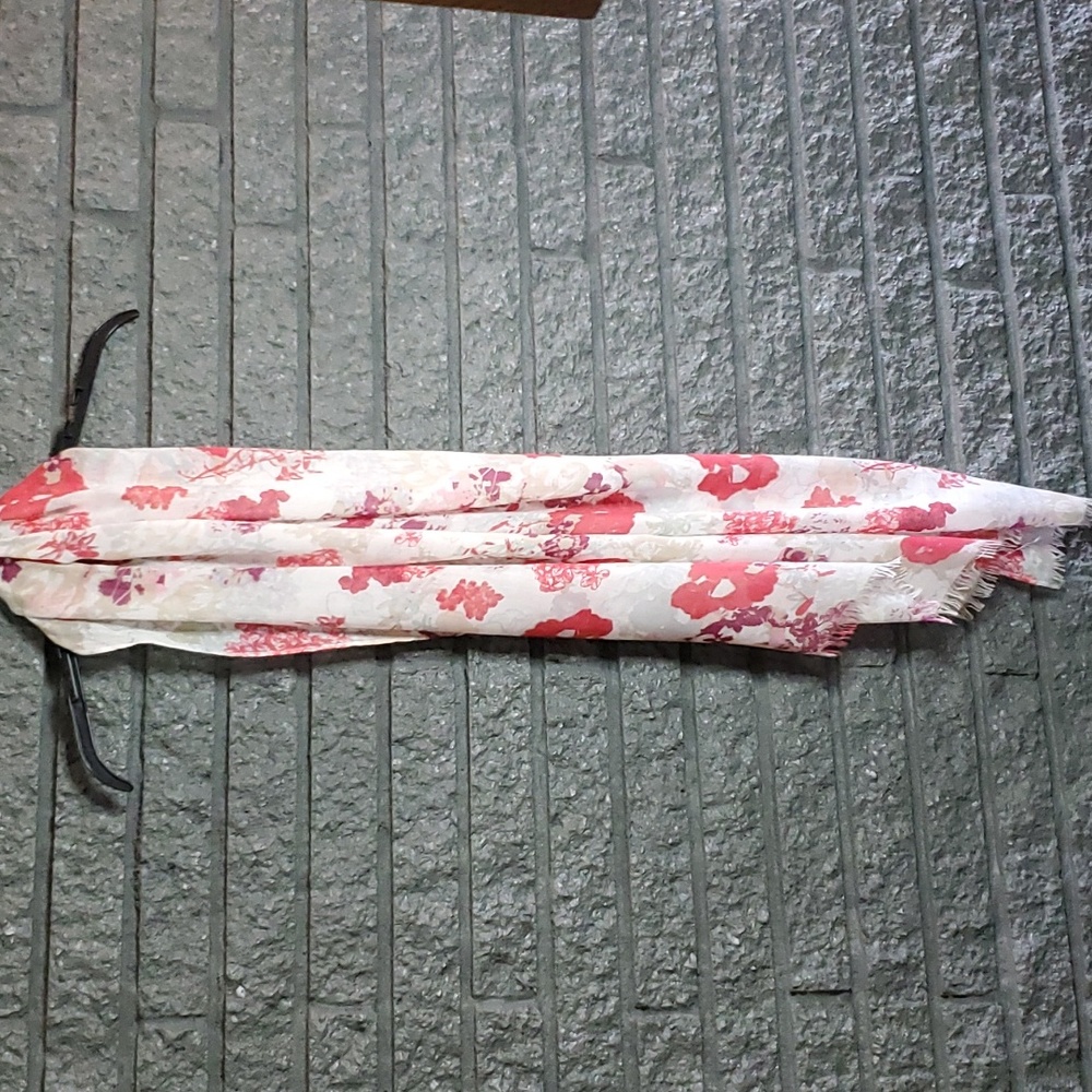EDDIE BAUER- Light-weight Floral Scarf